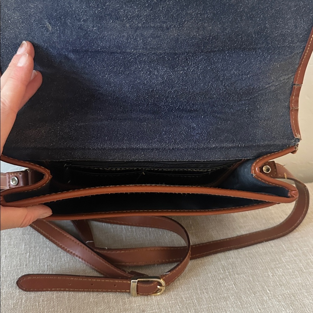 Dooney & Bourke Vintage Leather Shoulder Bag - Picture 13 of 13